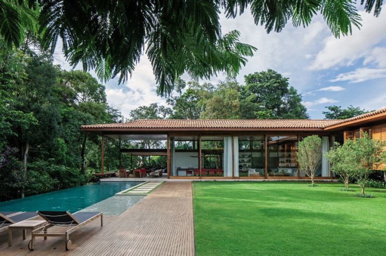 10 Fachadas de casas modernas con pileta - Fachadas de casas