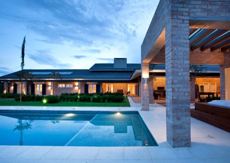 10 Fachadas de casas modernas con pileta - Fachadas de casas
