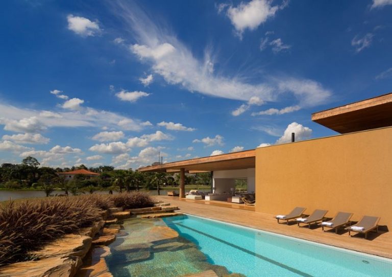 10 Fachadas de casas modernas con pileta - Fachadas de casas